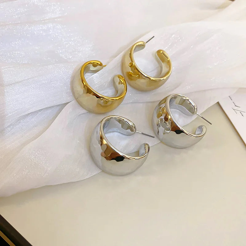 2 Pairs Simple Irregular Geometric Earring Set For Women's Exquisite Wavy Round Hoop Earrings Fashion Metal Ear Accessories