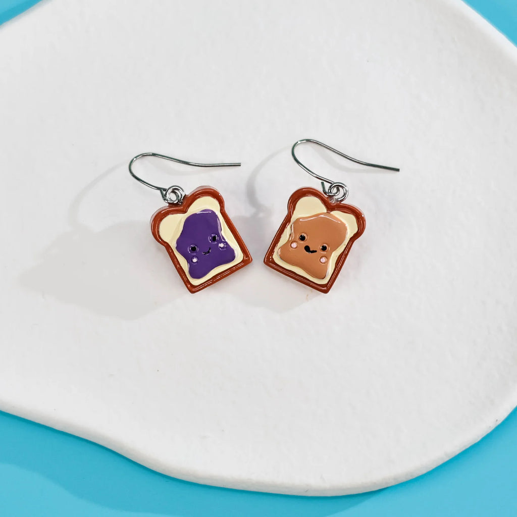 1 Pair Cute Toast Drop Earrings, Hand-Painted Resin Material, The Best Gift for Girls on Christmas, New Year and Birthdays.