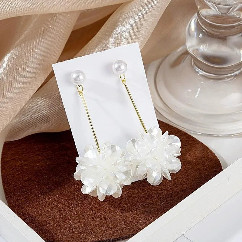 2PC gold super fairy petal tassel imitation shell earrings, fashionable temperament, light luxury, niche design, ear accessories