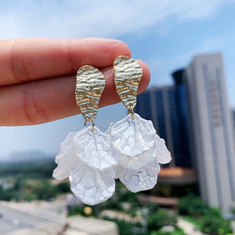 2PC gold super fairy petal tassel imitation shell earrings, fashionable temperament, light luxury, niche design, ear accessories
