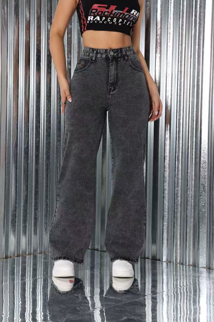 Loose and casual jeans