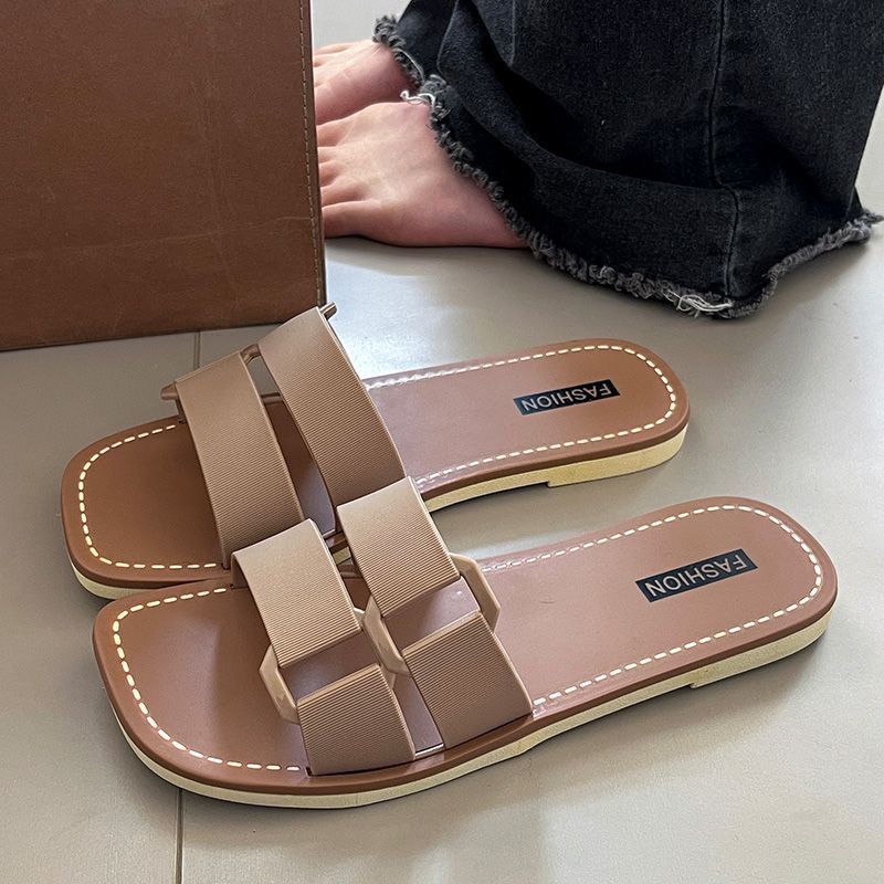 Flat-bottom versatile flip-flops